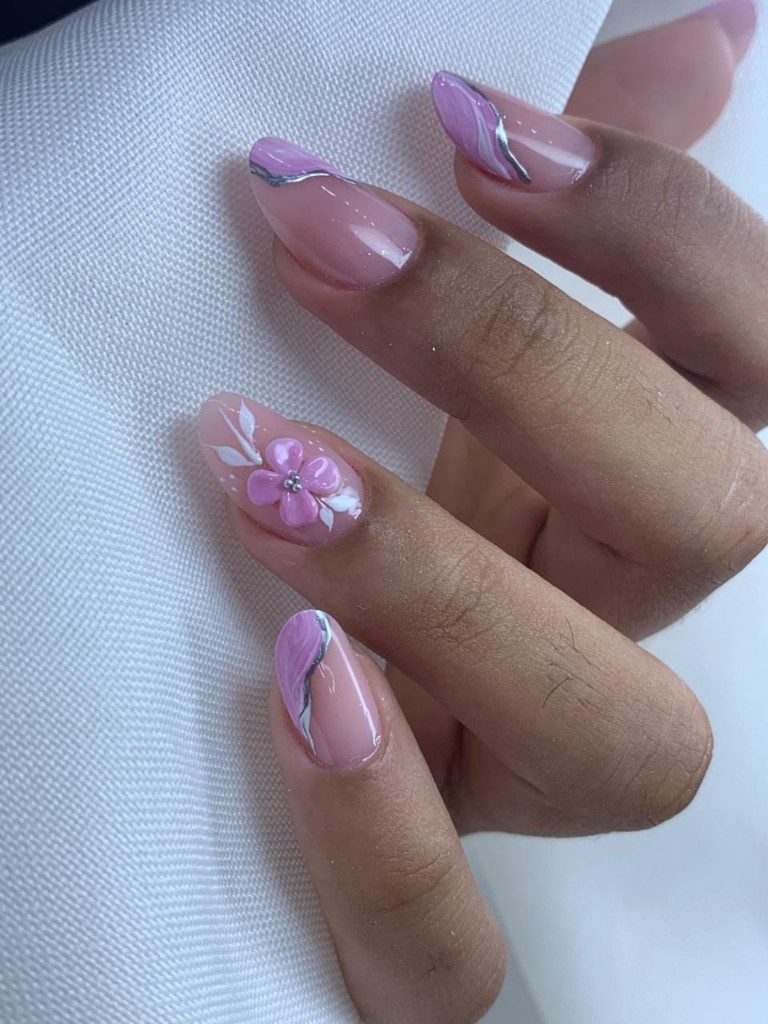Arte em unhas — detalhes delicados